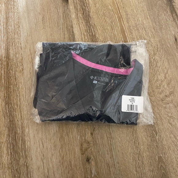 Med Couture Touch Scrub Top in Pewter (size M) - Picture 2 of 7